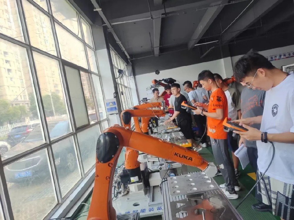 免費工業機器人系統操作員認證培訓周末班